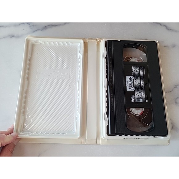 The Aristocats (VHS, 1996) - Picture 2 of 10